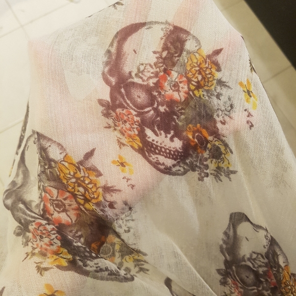 Vintage Scarf - Picture 2 of 4